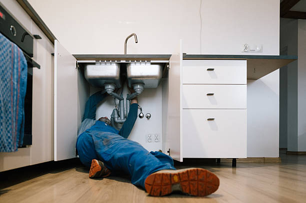 Professional Leak Detection technician working in Oxford, IN